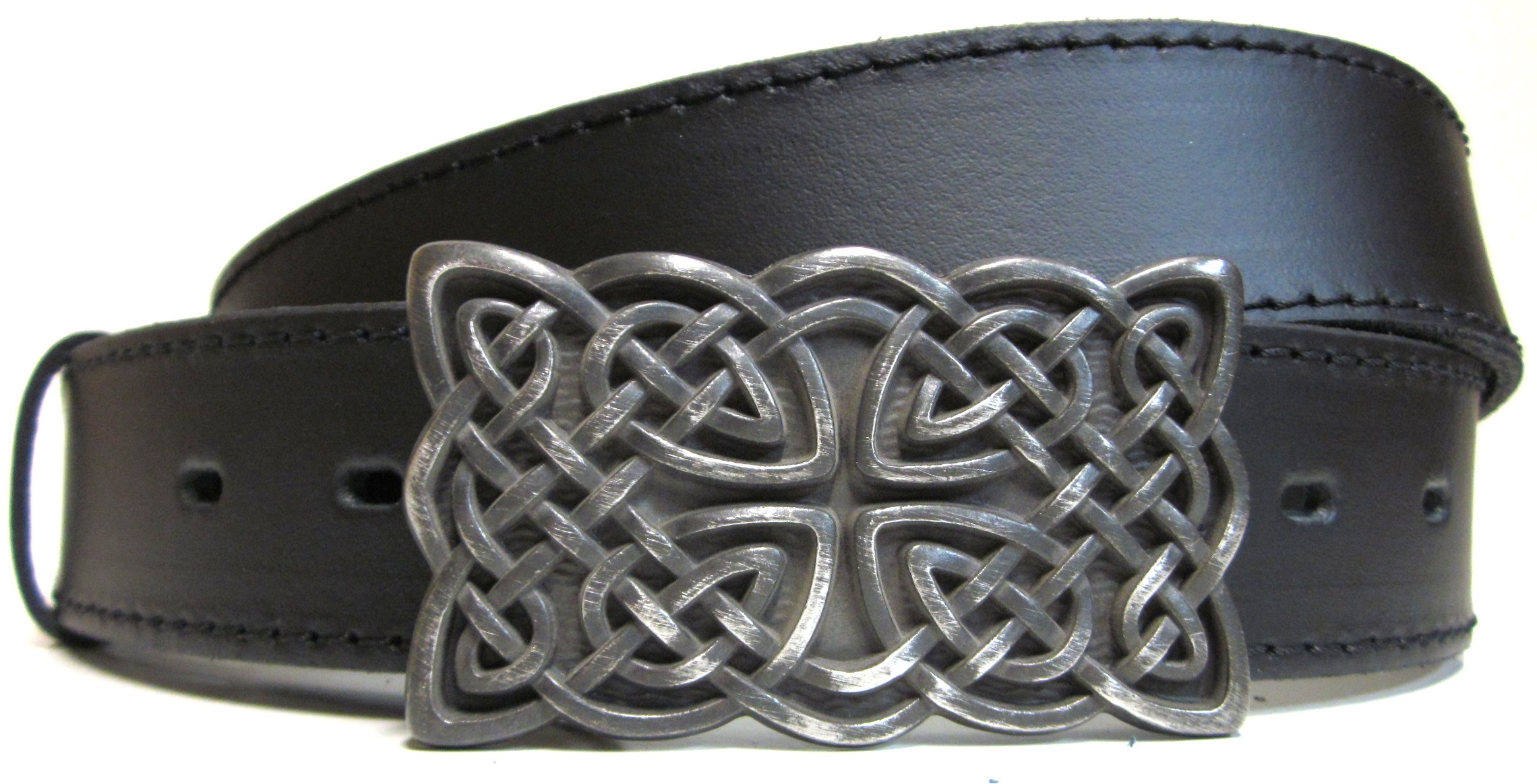 Kožený opasok s keltskou prackou