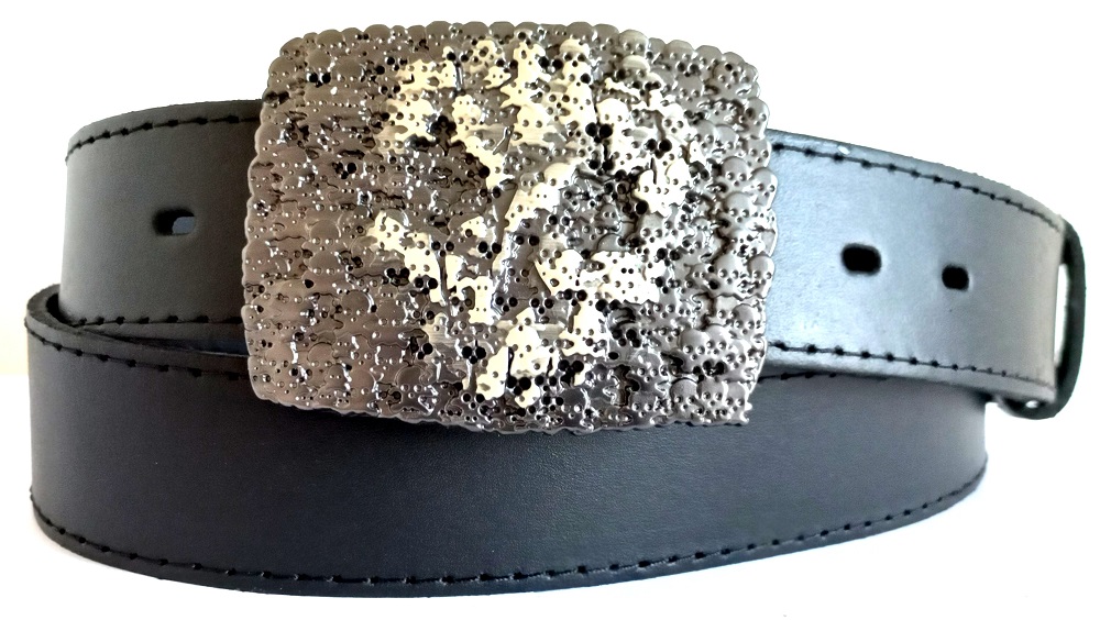 Kožený opasok s lebkou