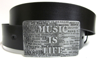 Kožený opasok s veľkou plnou prackou