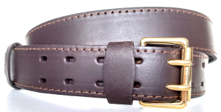 Opasok s dvojstrmeňovou mosadznou prackou