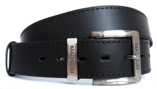 Kožený opasok s kovovým pútkom