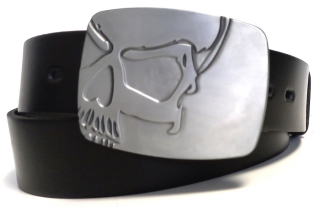 Pracka na kožený opasok lebka